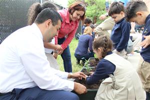kids plant 2 